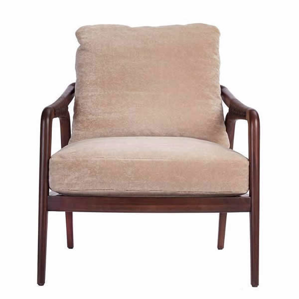 The interlaced leather accentuates the dramatic shape of the frame, adding a layer of exquisite handcrafted detail.